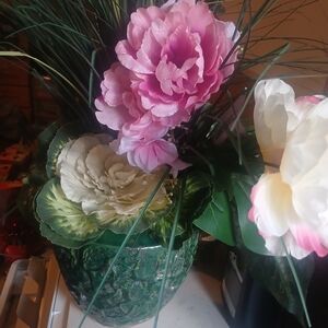 Elegant Pink and White Floral Arrangement in Green Vase